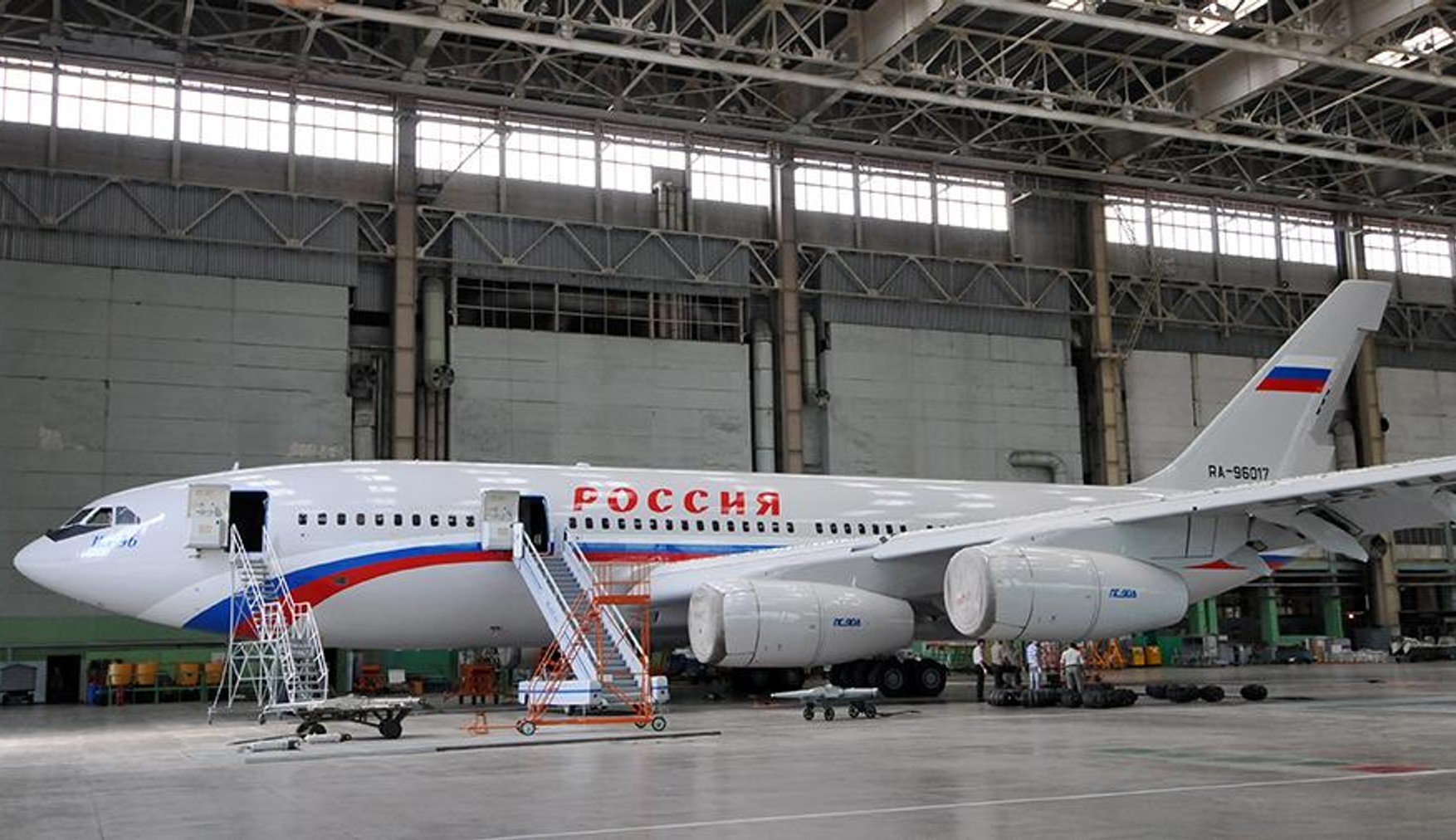 Літаки загону «Росія» для президента обладнають унітазами за 2,6 млн рублів і власниками туалетного паперу за 107 тисяч рублів