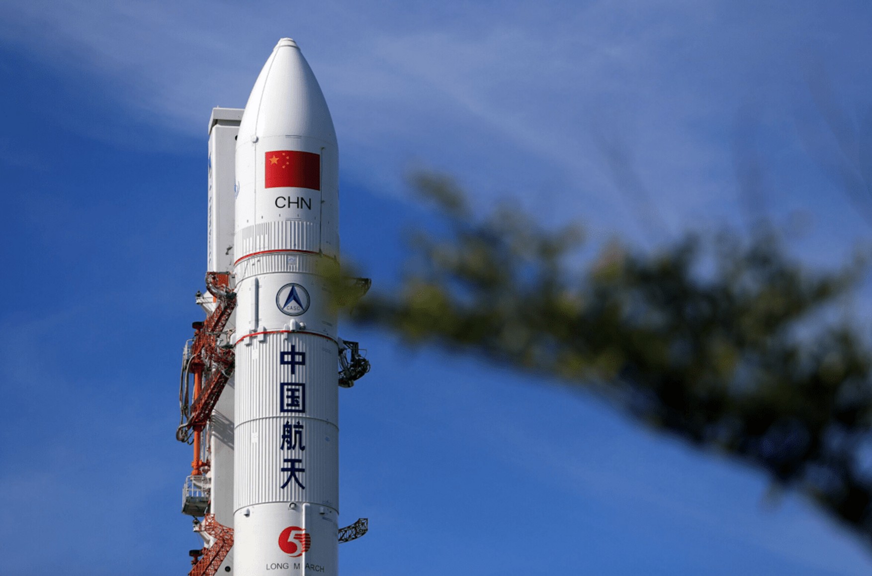 Китай запустив до своєї споруджуваної орбітальної станції перший екіпаж