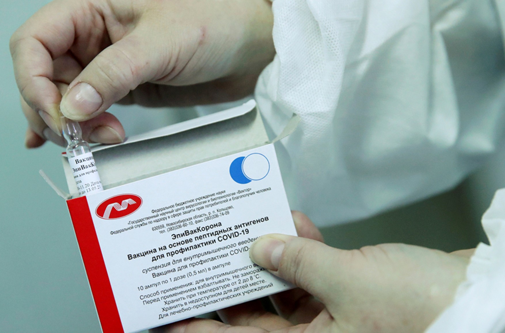 У Петербурзі закінчуються вакцини «ЕпіВакКорона» і «КовіВак»