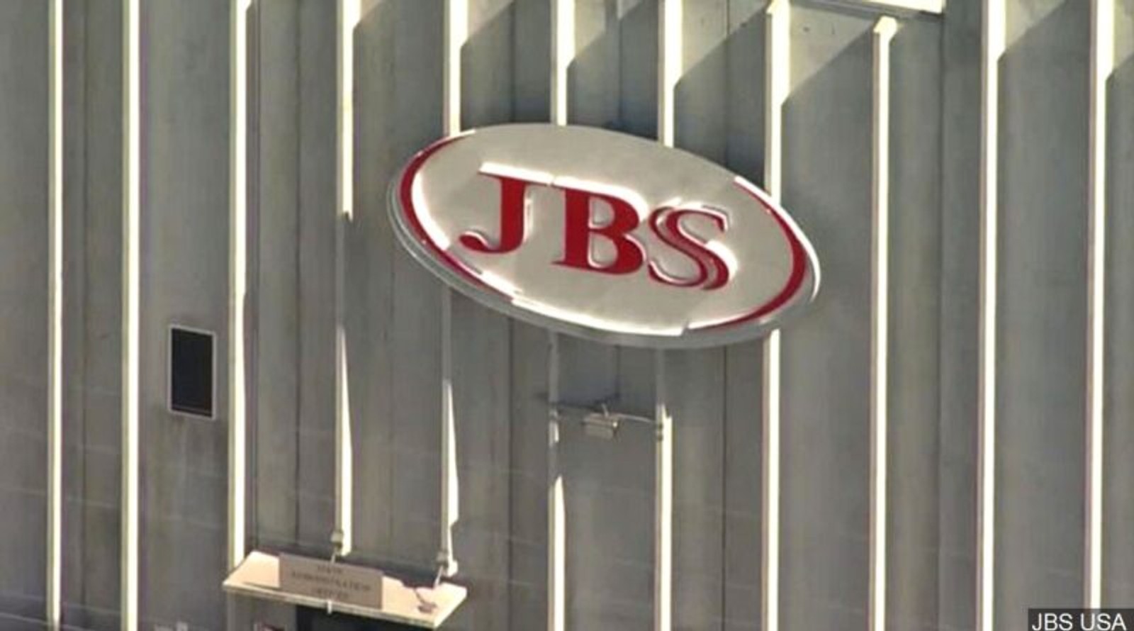 Найбільший виробник м'яса JBS виплатив хакерам $ 11 млн, щоб пом'якшити непередбачені наслідки атаки