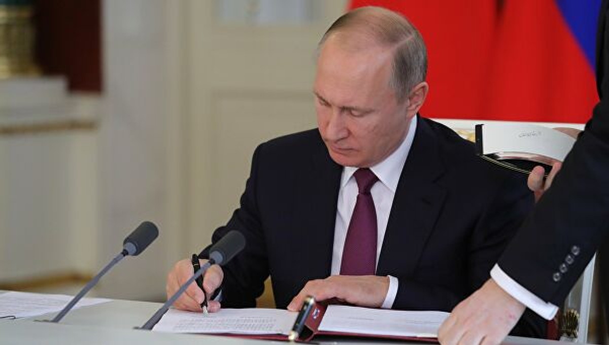 Путін підписав закон, що забороняє причетним до діяльності екстремістських організацій брати участь у виборах