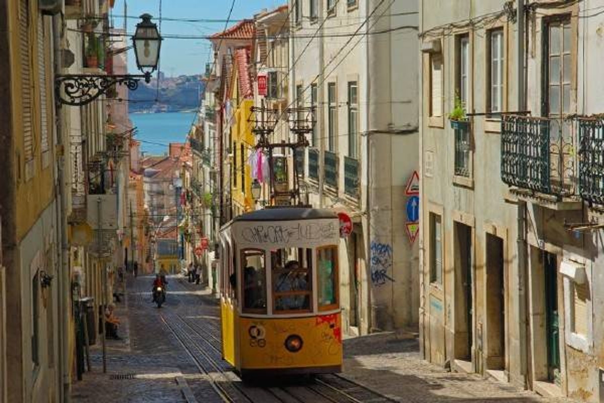 Влада Португалії закриють Лісабон на вихідні через COVID-19