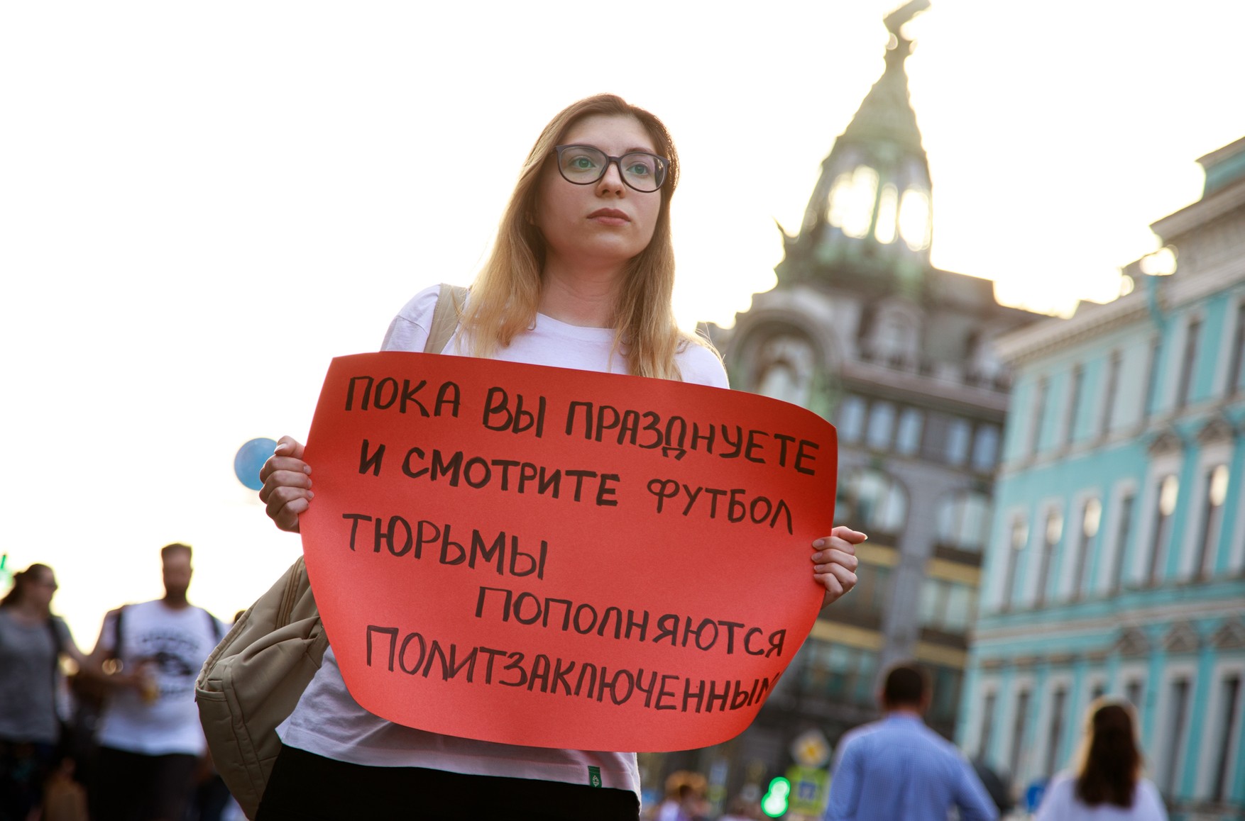 У Петербурзі під час свята «Червоні вітрила» затримали активісток, що стоять в одиночних пікетах на підтримку політв'язнів