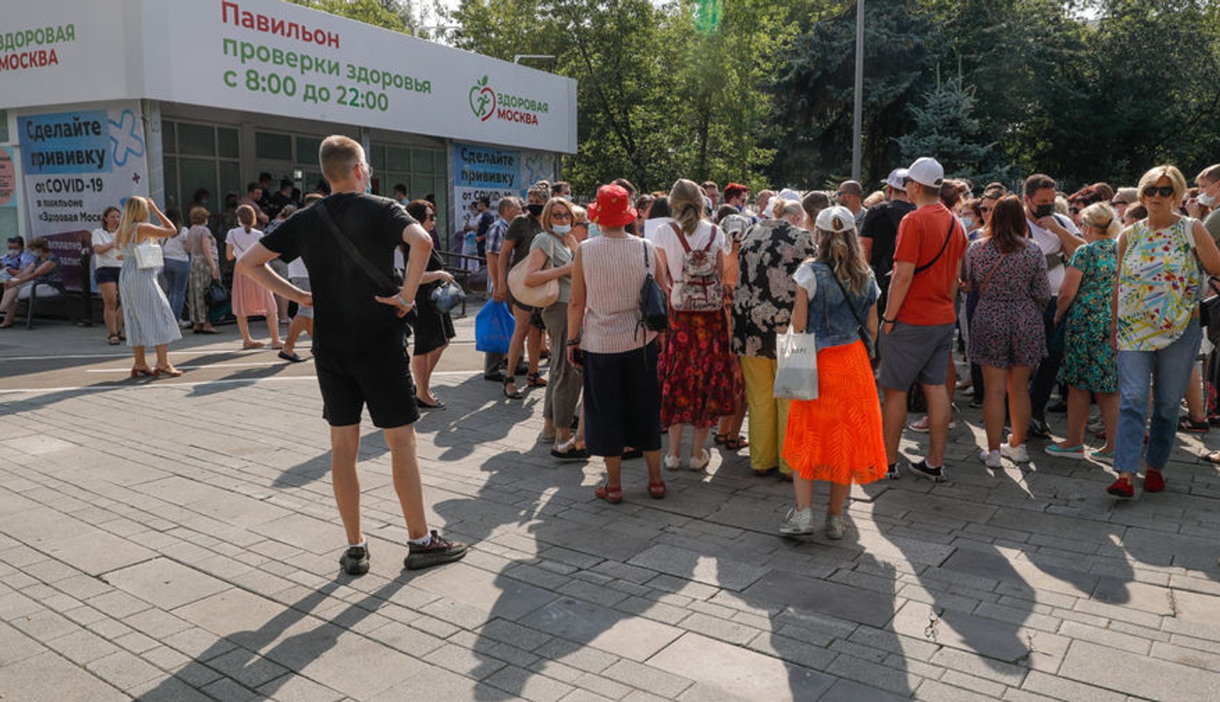 «КовіВак» закінчився в ряді пунктів вакцинації в Москві через кілька годин після появи у вільному доступі