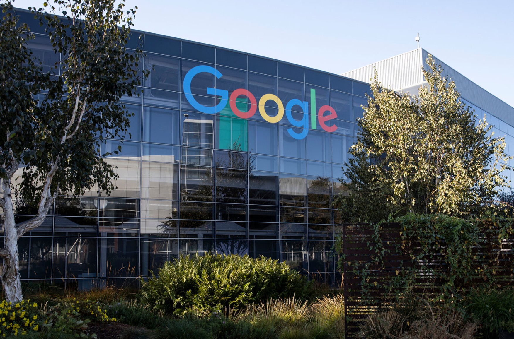 Google вперше оштрафований на 3 млн рублів через відмову локалізувати дані росіян