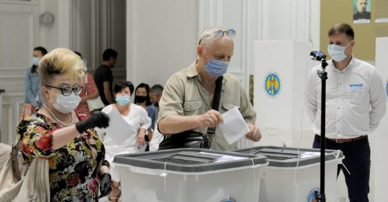 Явка на дострокових парламентських виборах в Молдавії перевищила 48%. За попередніми даними лідирує партія Майї Санду