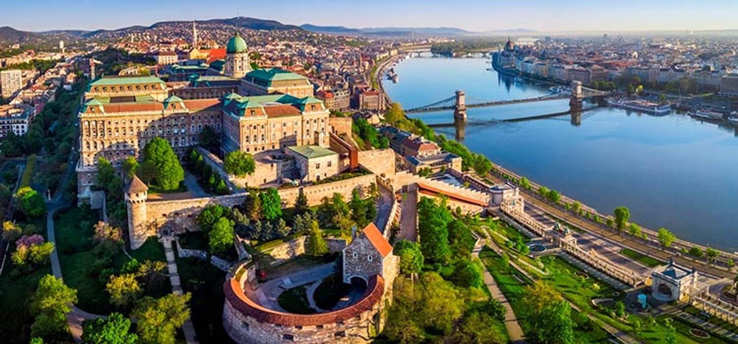 Угорщина з вівторка відкриється для щеплених російських туристів