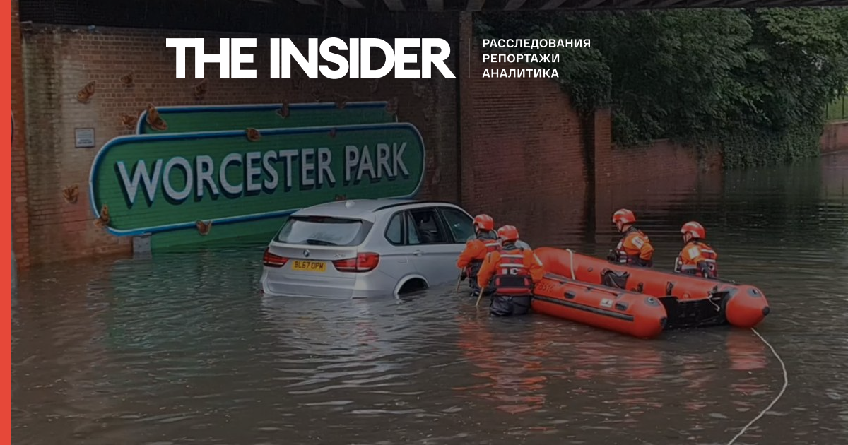 В результаті сильних злив в Лондоні затопило десятки будинків, дороги і станції метро