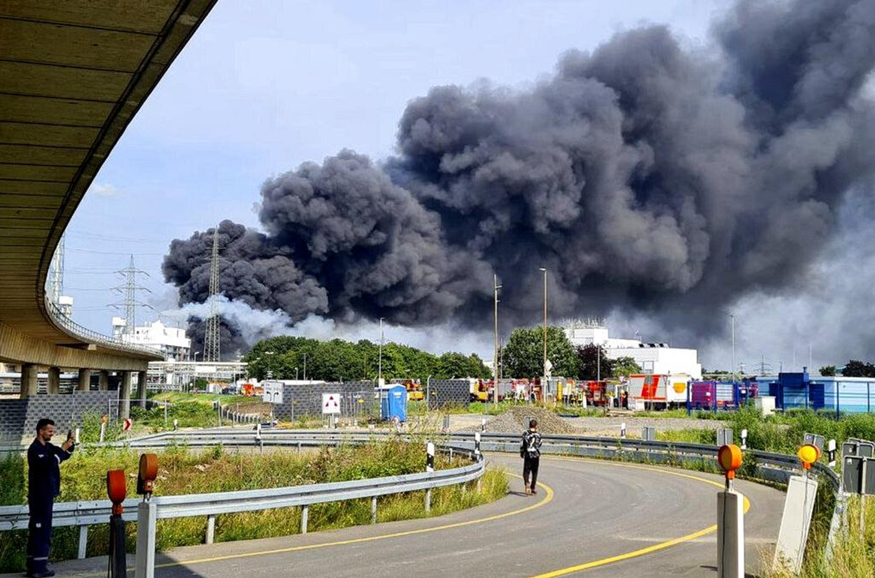 На хімічному підприємстві в Леверкузені стався потужний вибух - відео