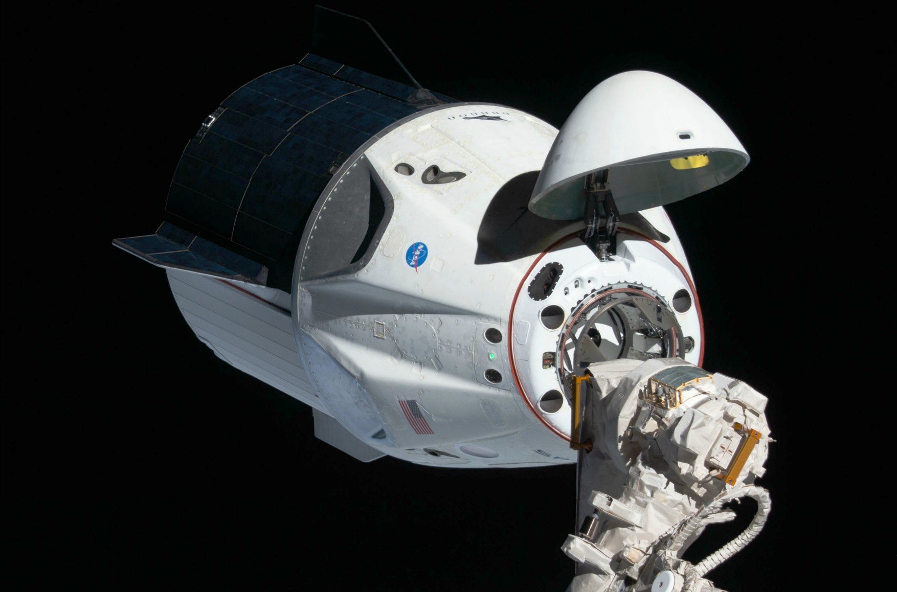 Вантажний корабель Cargo Dragon, створений SpaceX, успішно повернувся на Землю після польоту до МКС