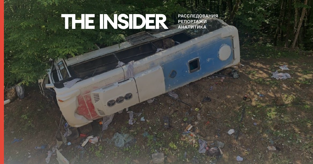 На Кубані автобус з туристами з'їхав в кювет, двоє людей загинули