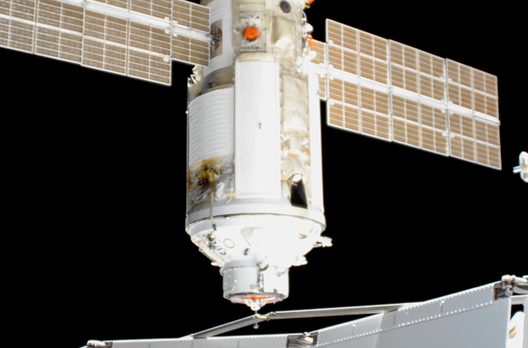 На МКС незаплановано включилися двигуни модуля «Наука». Станцію розвернуло на 45 градусів
