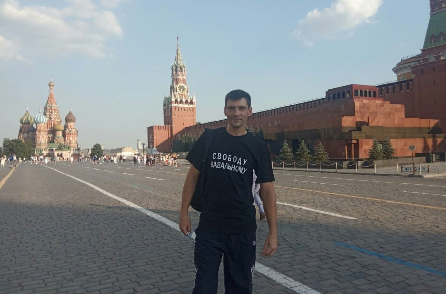 Активісту, який прийшов на Червону площу в футболці «Свободу Навальному», дали 10 діб арешту