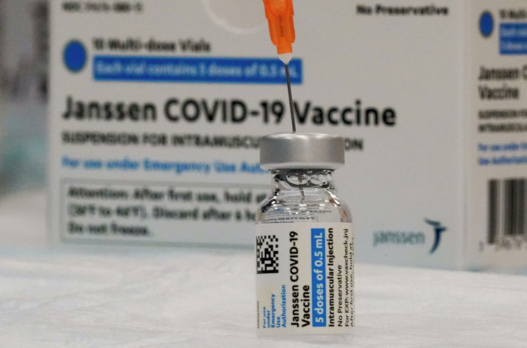 Johnson & amp; Johnson заявила, що готова поставляти вакцину від COVID-19 в Росії