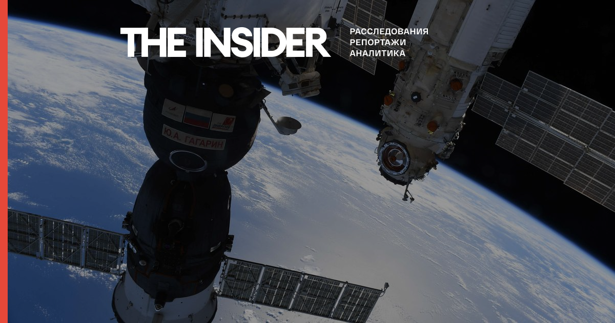 Російські космонавти, відкривши люк, перейшли з МКС в модуль «Наука»