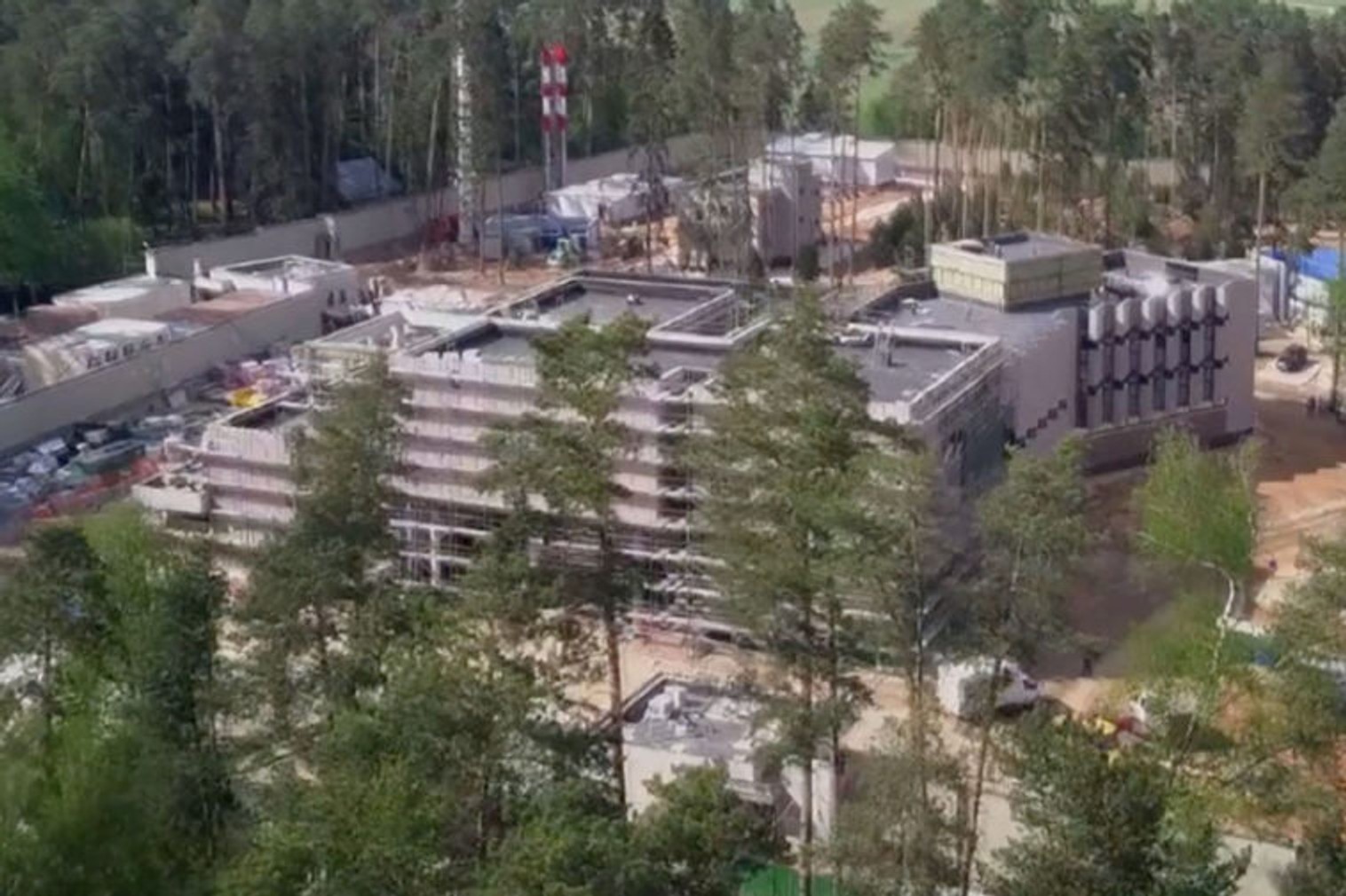 Поруч з резиденцією Путіна в Ново-Огарьово ведеться секретне будівництво на 20-50 млрд рублів - «МБХ медіа»