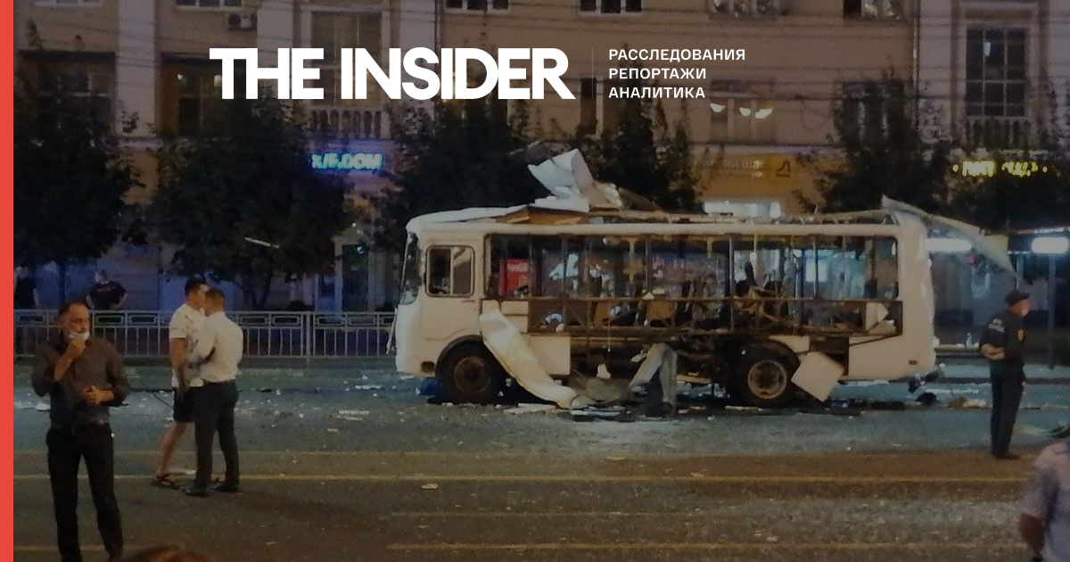 У центрі Воронежа вибухнув маршрутний автобус. Влада каже, що він працював на дизельному паливі - відео