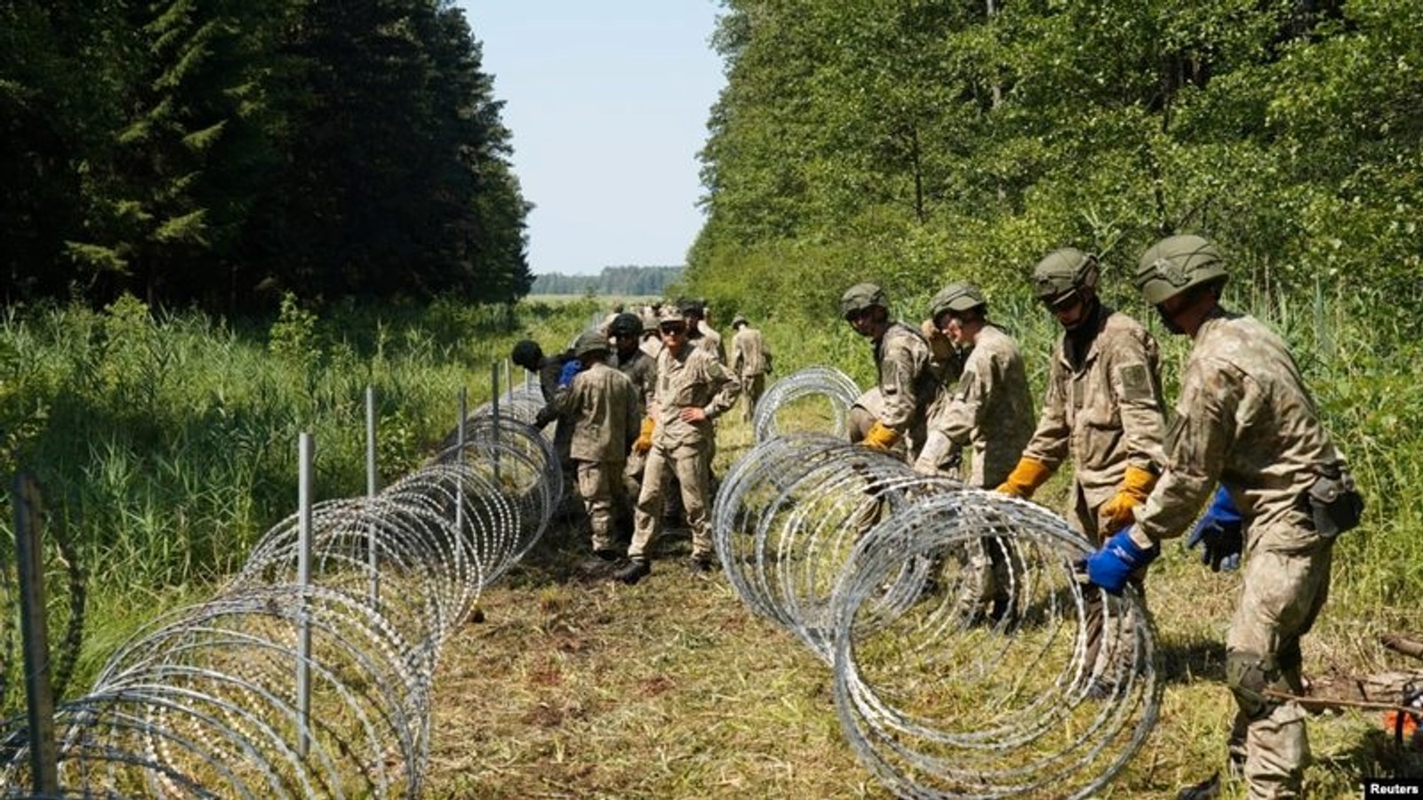 Польща побудує на кордоні з Білоруссю огорожу з колючого дроту висотою 2,5 метра