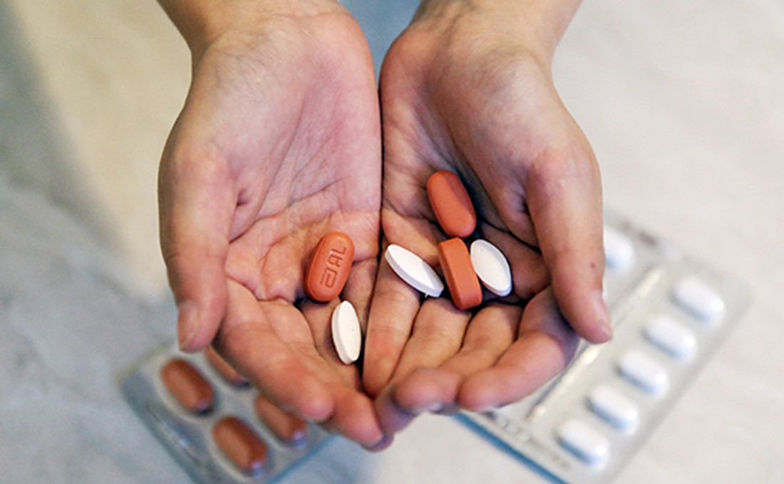 Громадські працівники попередили про брак пільгових ліків для пацієнтів з ВІЛ