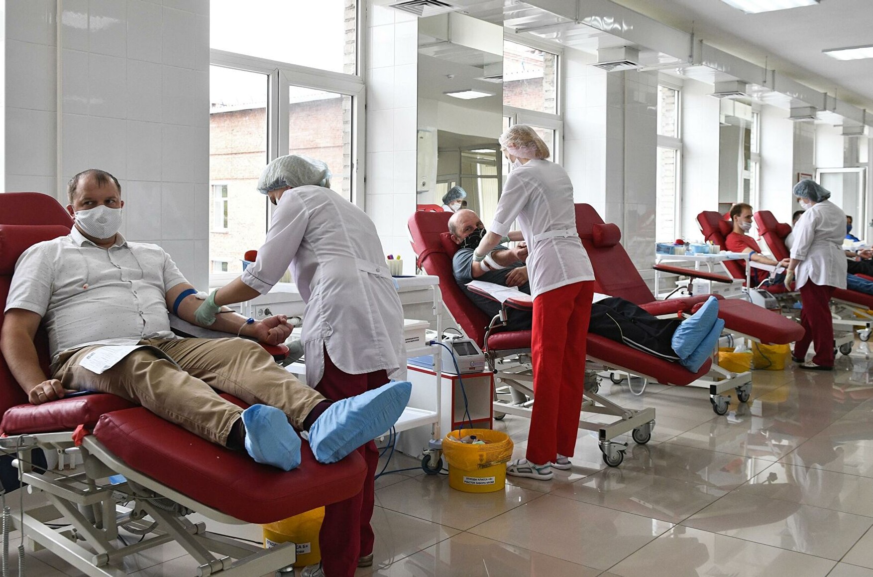 У кількох регіонах Росії виникла нестача донорської крові через масову вакцинацію від коронавируса