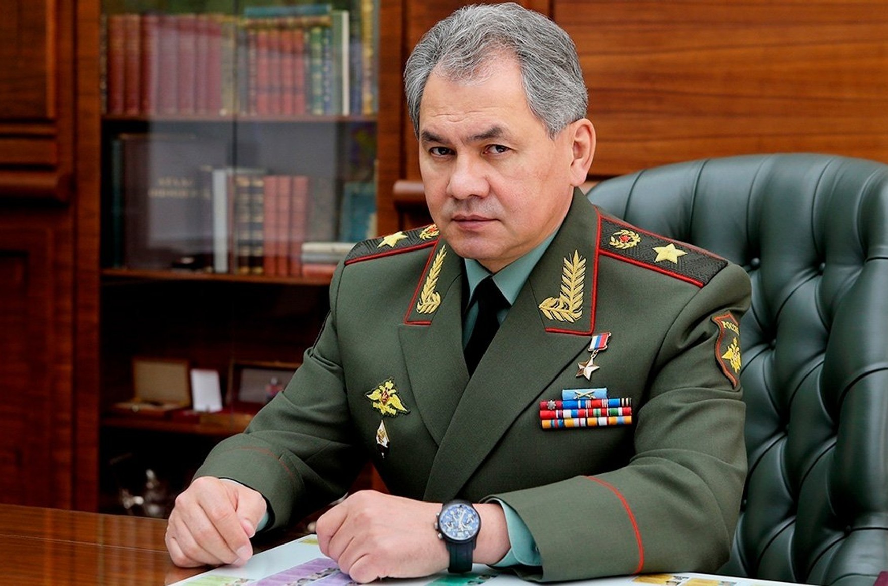 Міністр оборони Шойгу, який володіє власністю на мільярди рублів, назвав головною небезпекою для країни «внутрішню загрозу»
