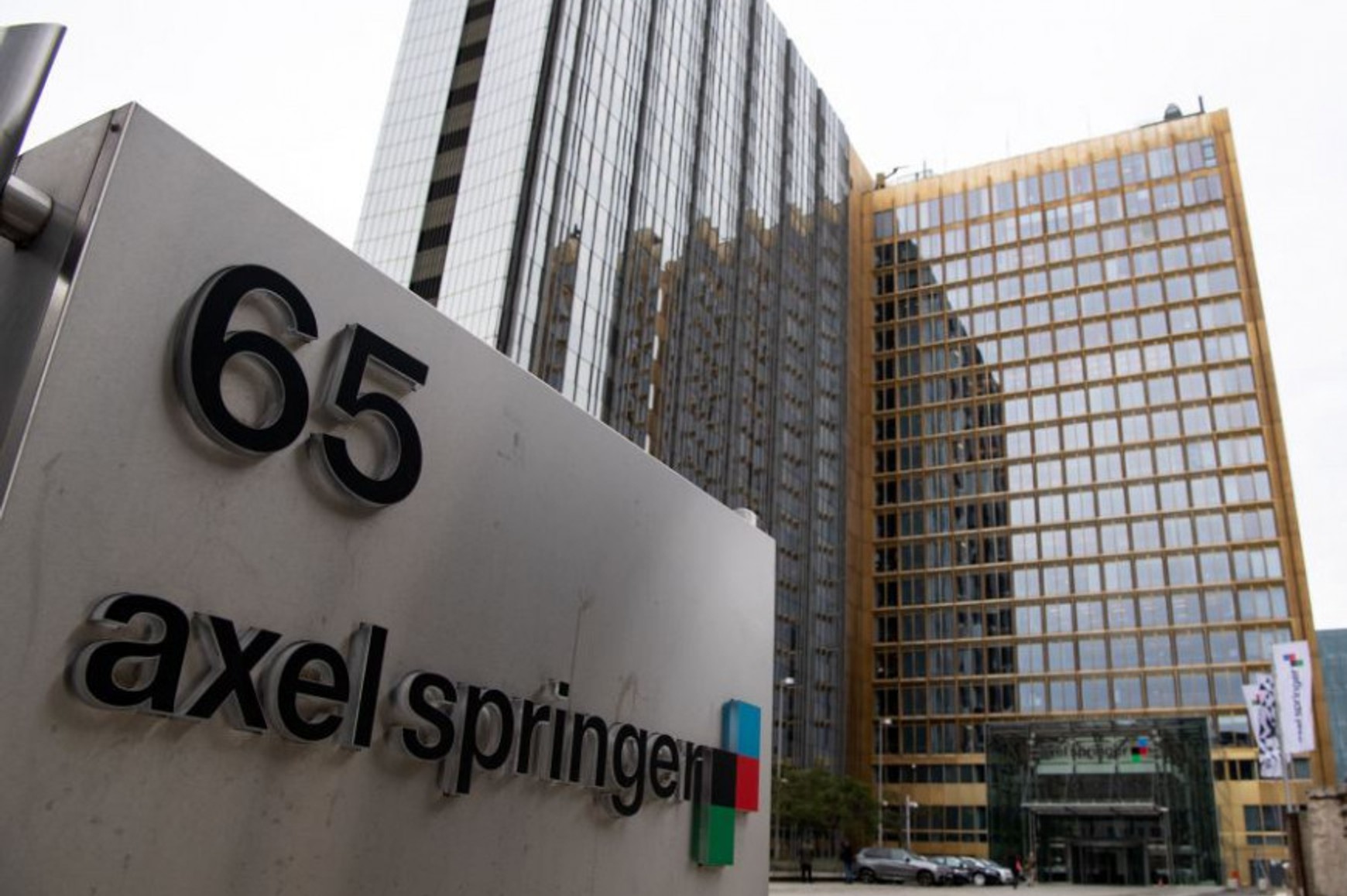 Медіаконцерн Axel Springer домовився про покупку Politico. Сума оборудки становить $ 1 млрд