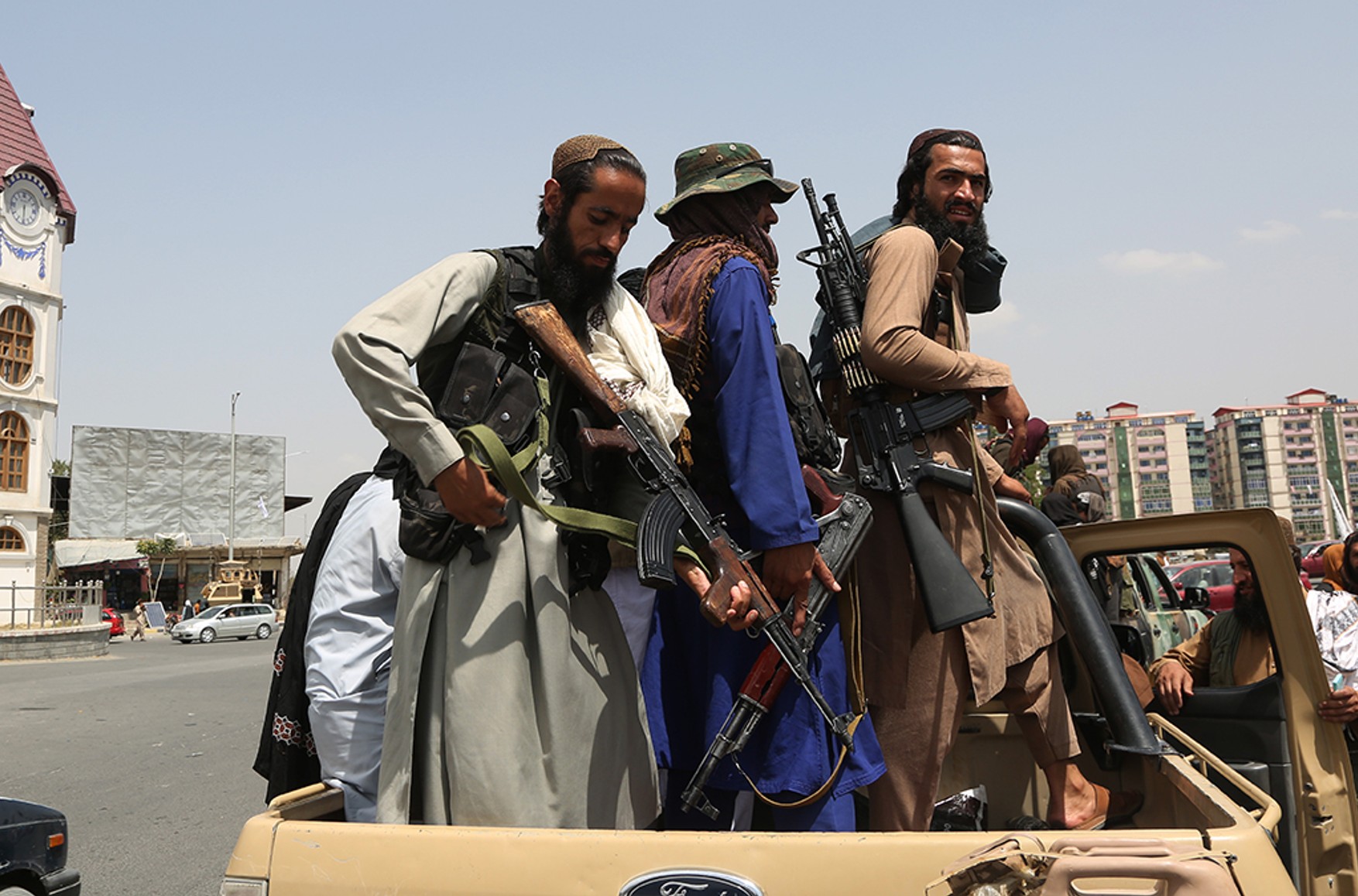 NYT: Бойовики «Талібану» розшукують афганців, які надавали допомогу військовим НАТО і США. Таліби погрожують їм арештом і вбивством родичів