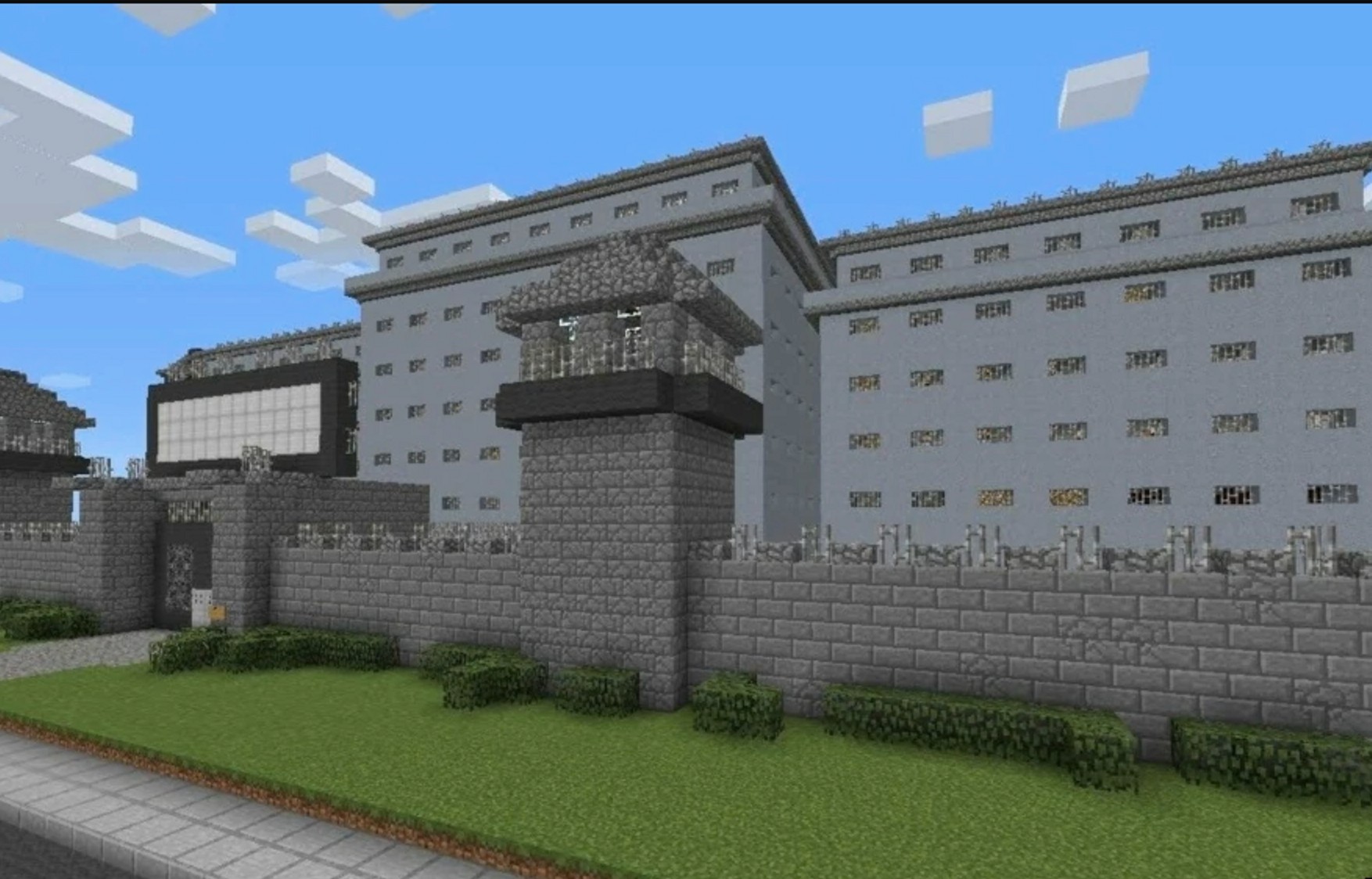 У Канську суд звільнив з-під арешту підлітків, звинувачених у тероризмі через те, що вони підірвали будівлю ФСБ в грі Minecraft
