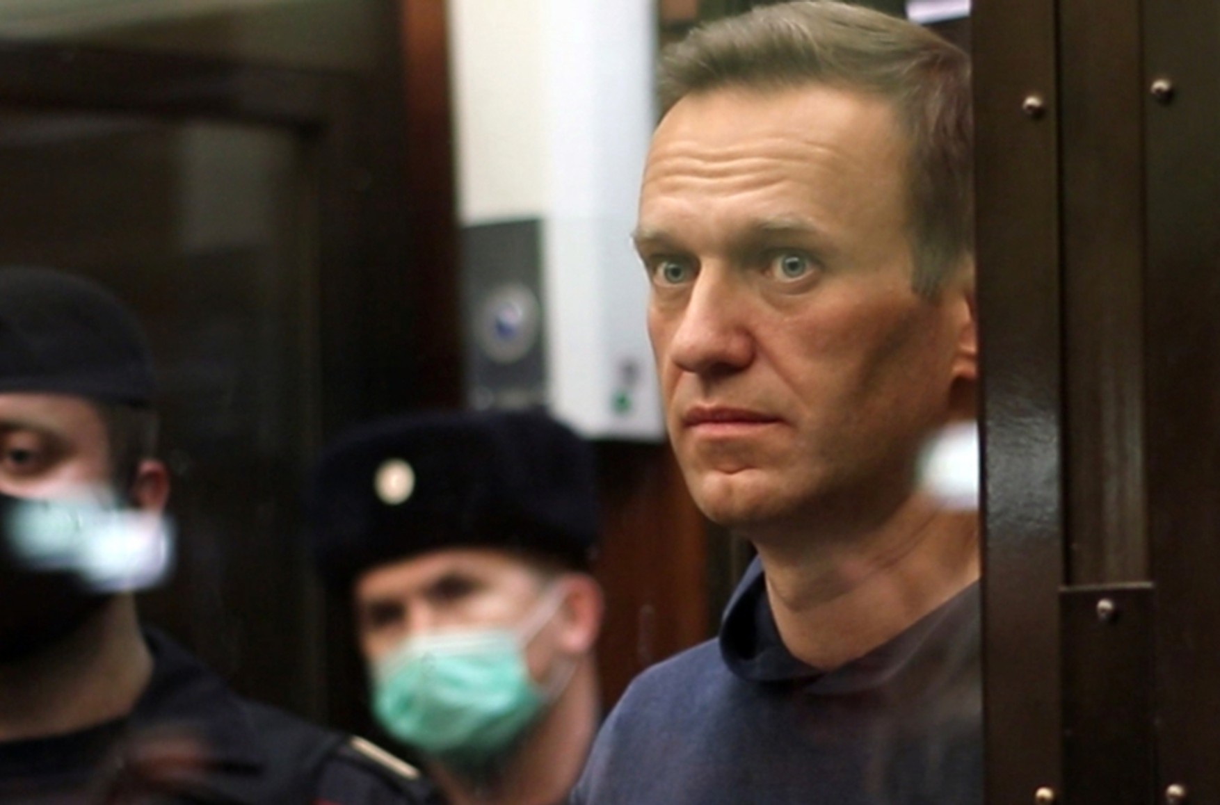 Олексій Навальний дав перше інтерв'ю з колонії. У розмові з NYT він розповів, що його змушують більше 8 годин на день дивитися держканали