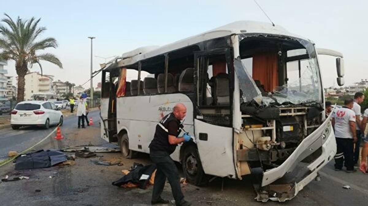 У Туреччині перекинувся автобус з російськими туристами. Чотири людини загинули, ще п'ятеро отримали важкі поранення