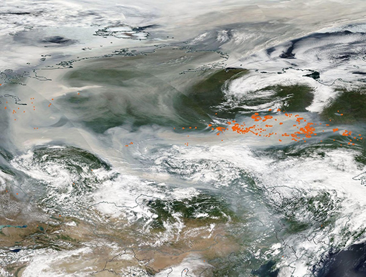 Дим від лісових пожеж в Сибіру порушив авіасполучення і досяг Уралу і Північного полюса