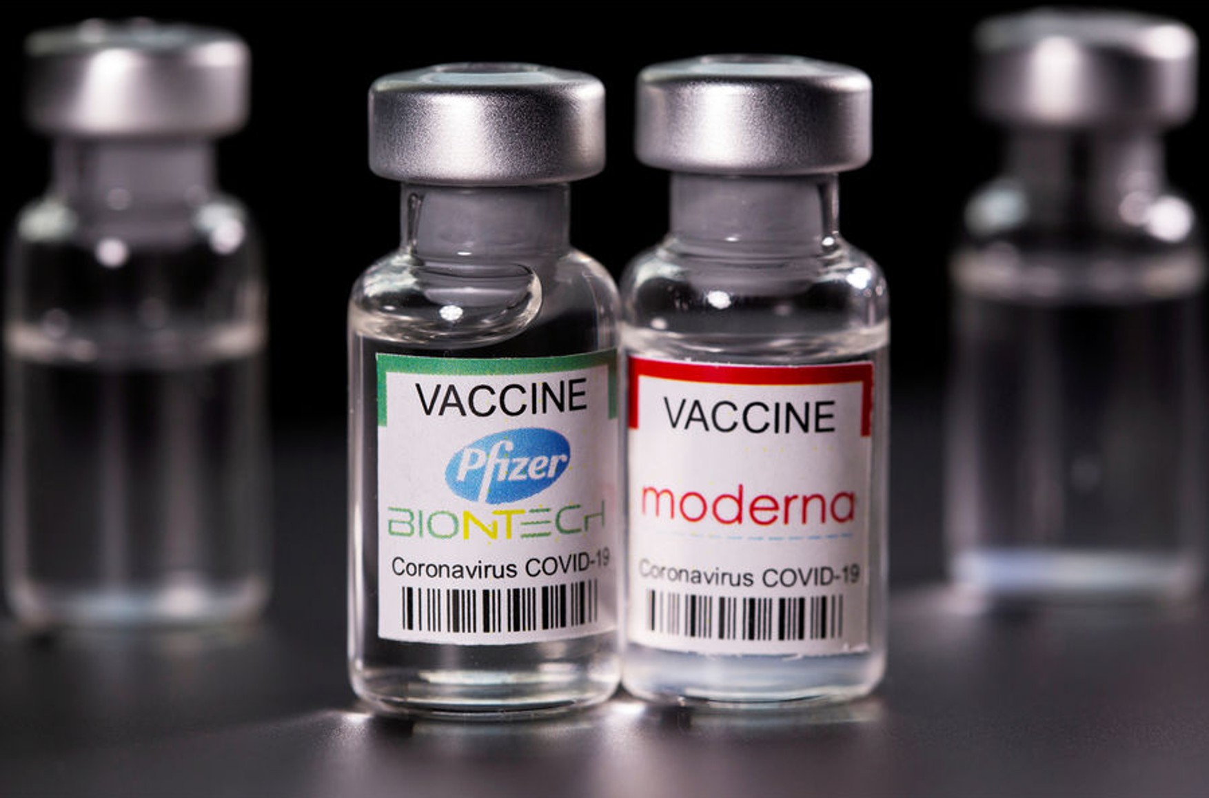 Pfizer і Moderna підвищили ціни на свої вакцини від коронавируса. Уряди країн ЄС погодилися платити більш високу ціну