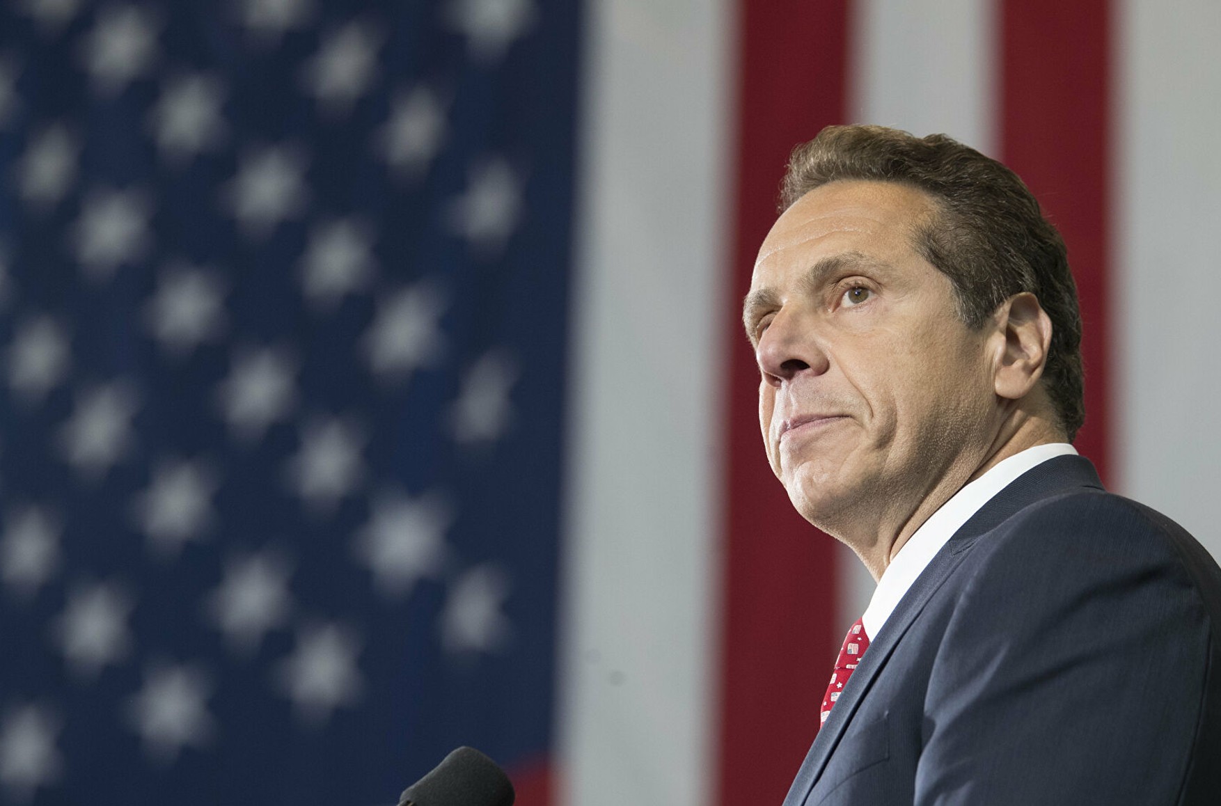 Звинувачений в сексуальних домаганнях губернатор штату Нью-Йорк йде у відставку