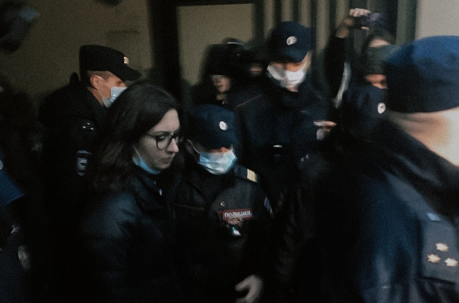 У Петербурзі поліцейські затримали кандидата в депутати Ольгу Галкіну у будівлі міськвиборчкому
