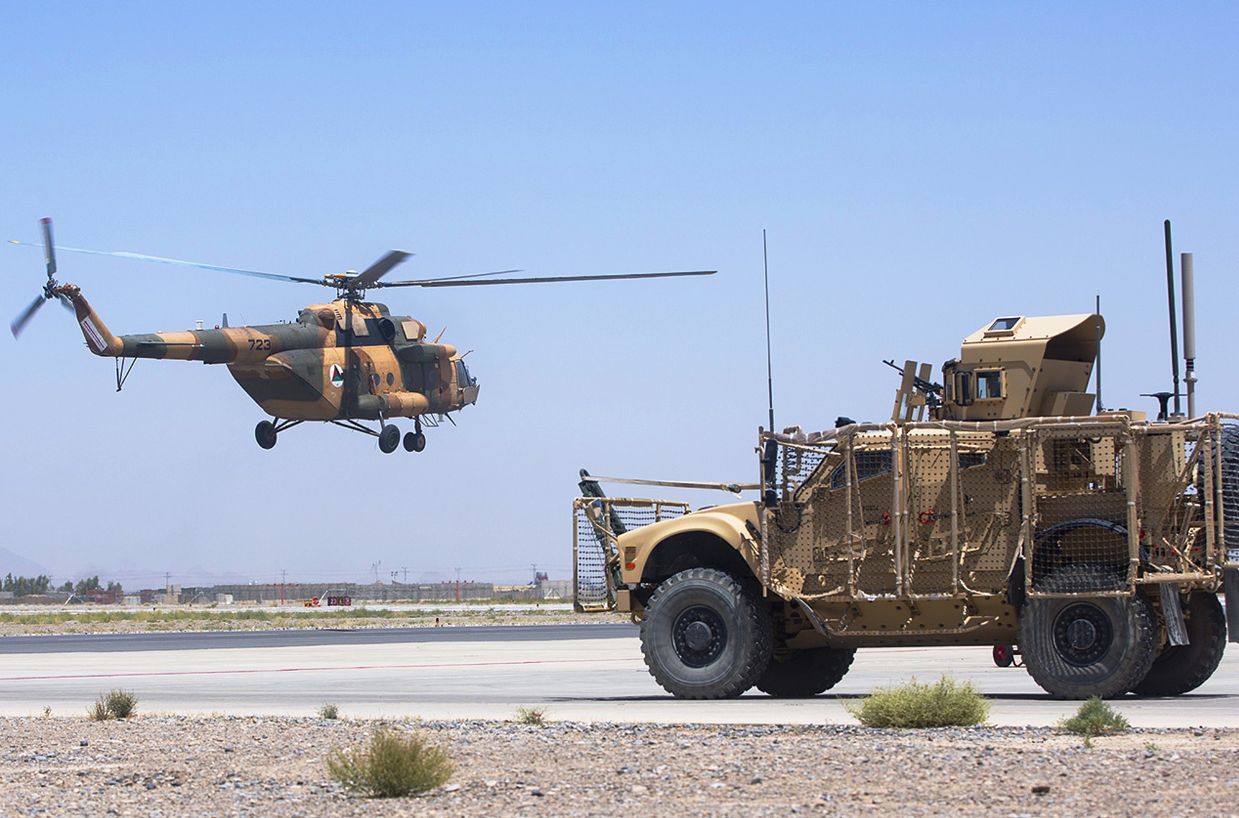 Афганських пілотів, які втекли від талібів в Узбекистан, вивезуть на базу США в Катарі - ЗМІ