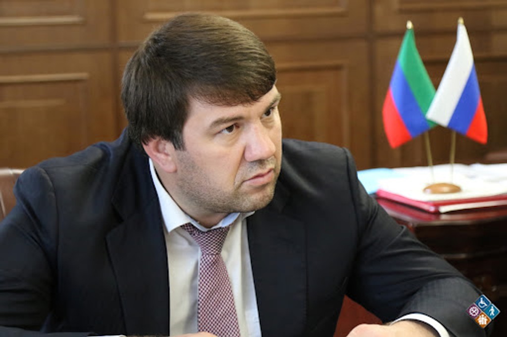 Колишнього міністра праці і шість директорів центрів соцобслуговування Дагестану звинуватили в розкраданні 620 млн рублів
