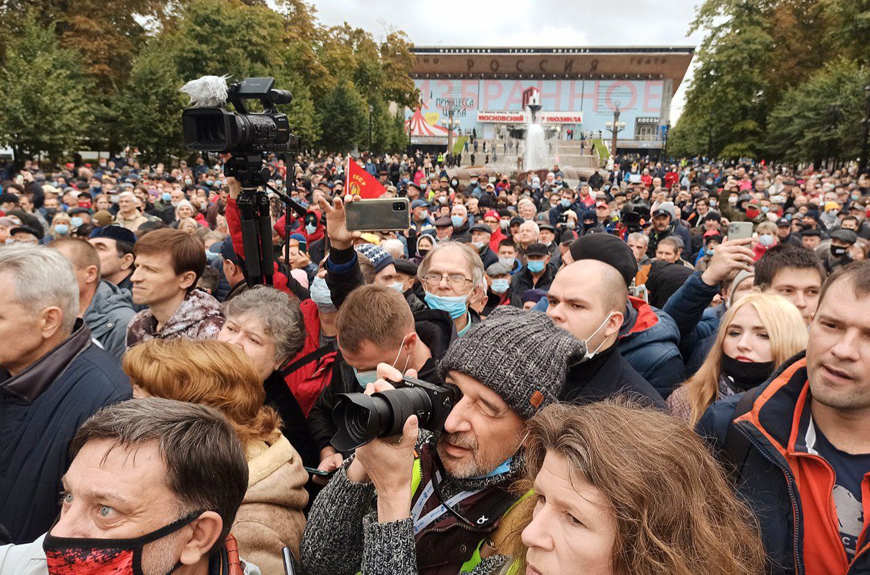 У Москві проходить акція КПРФ проти фальсифікацій на виборах. Зюганов не прийшов, він пішов на зустріч з Путіним