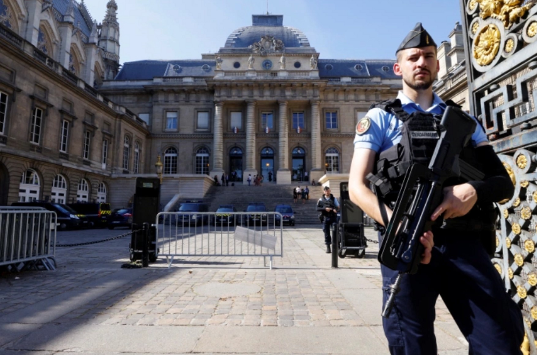 У Парижі почався суд у справі про найбільше теракт, в якому загинули 130 осіб
