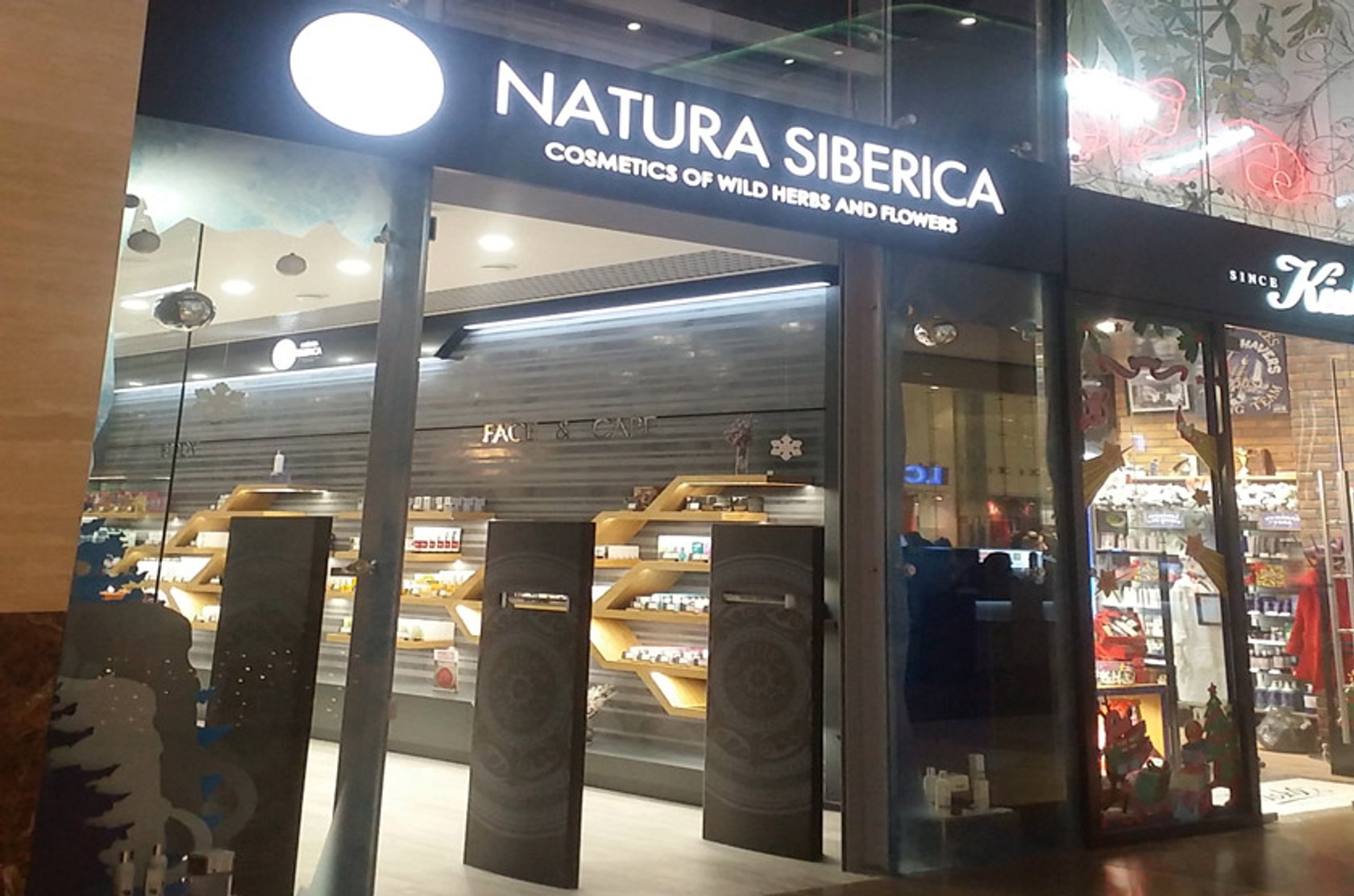 Natura Siberica призупинила виробництво і роботу десятків роздрібних магазинів