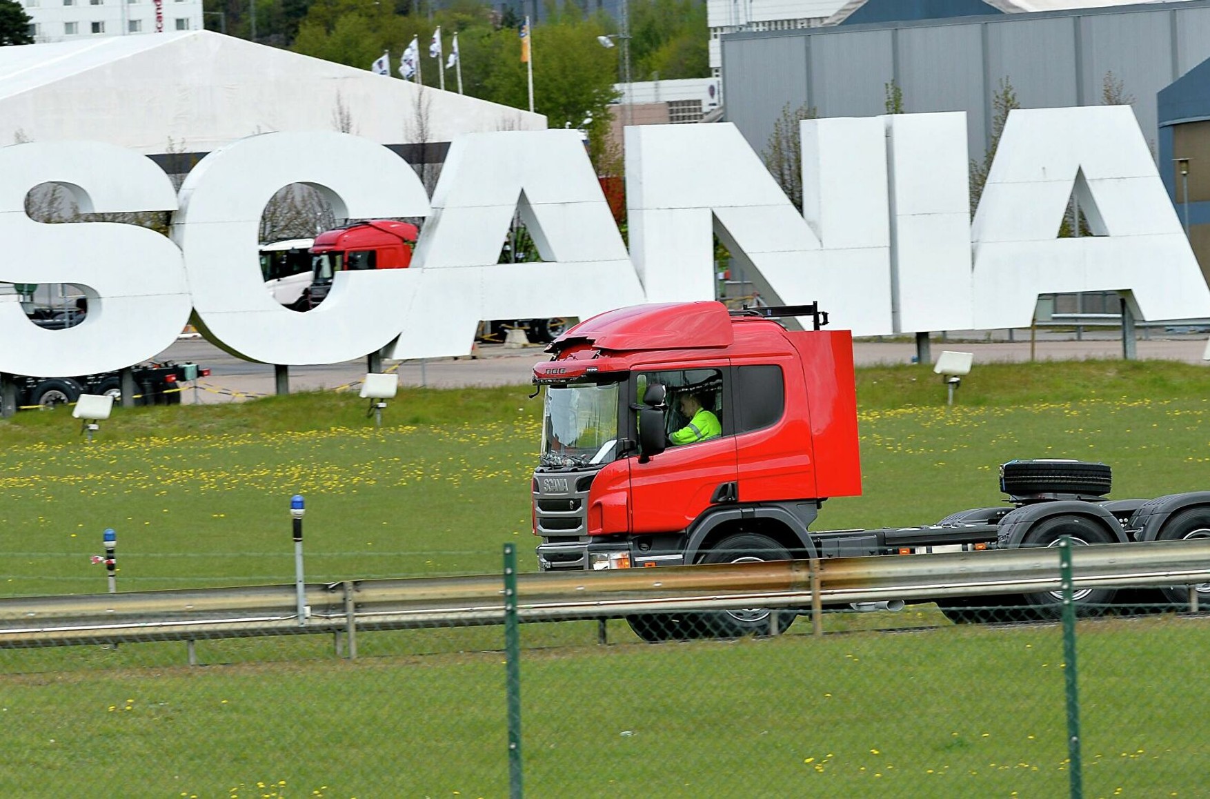У Швеції суд засудив 47-річного жителя до трьох років в'язниці за передачу російській розвідці інформації про компанії Volvo Cars і Scania
