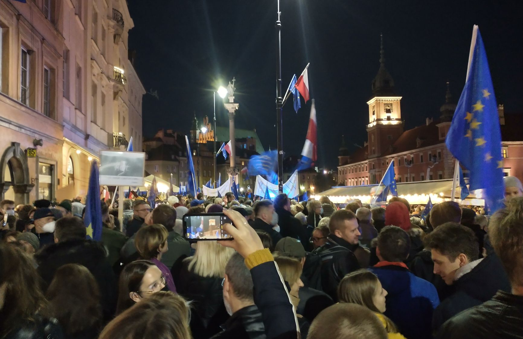 У Польщі пройшли акції протесту проти рішення суду про пріоритет польського законодавства над законодавством Євросоюзу