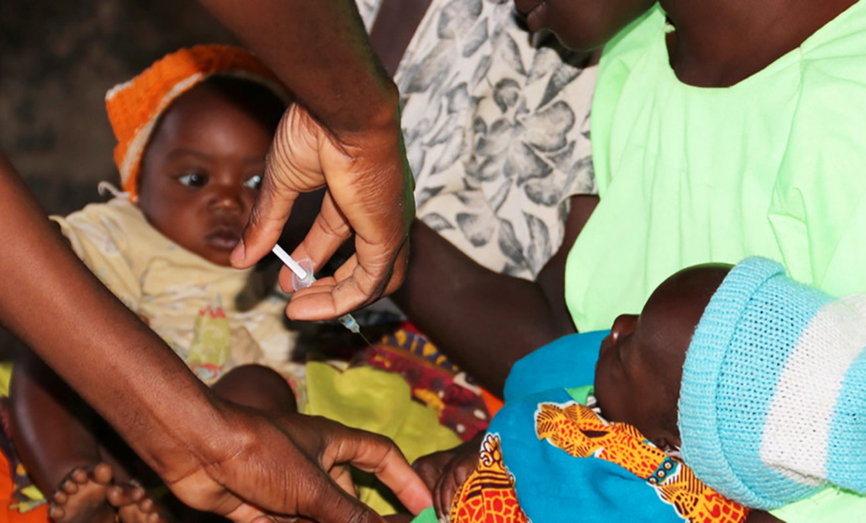 ВООЗ схвалила першу вакцину від малярії