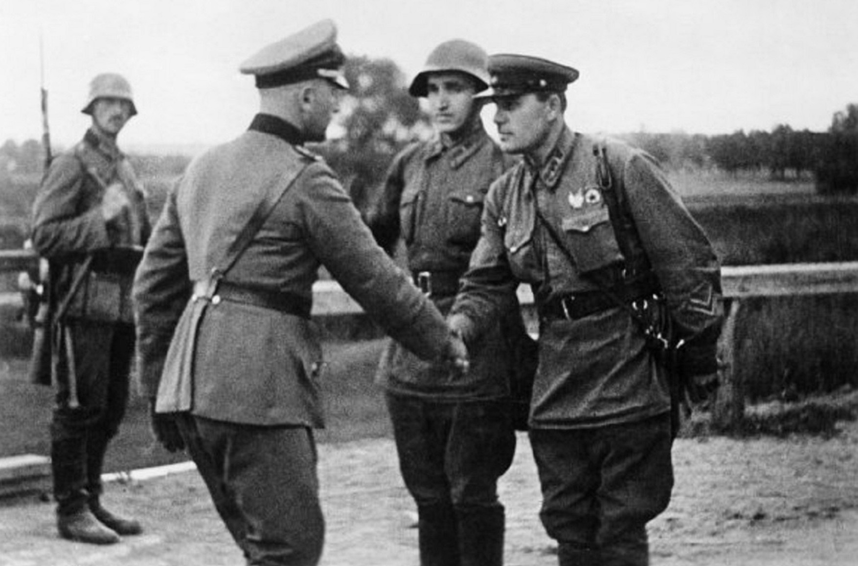 До Держдуми внесли законопроект про арешт на 15 діб за ототожнення ролі СРСР та нацистської Німеччини у світовій війні