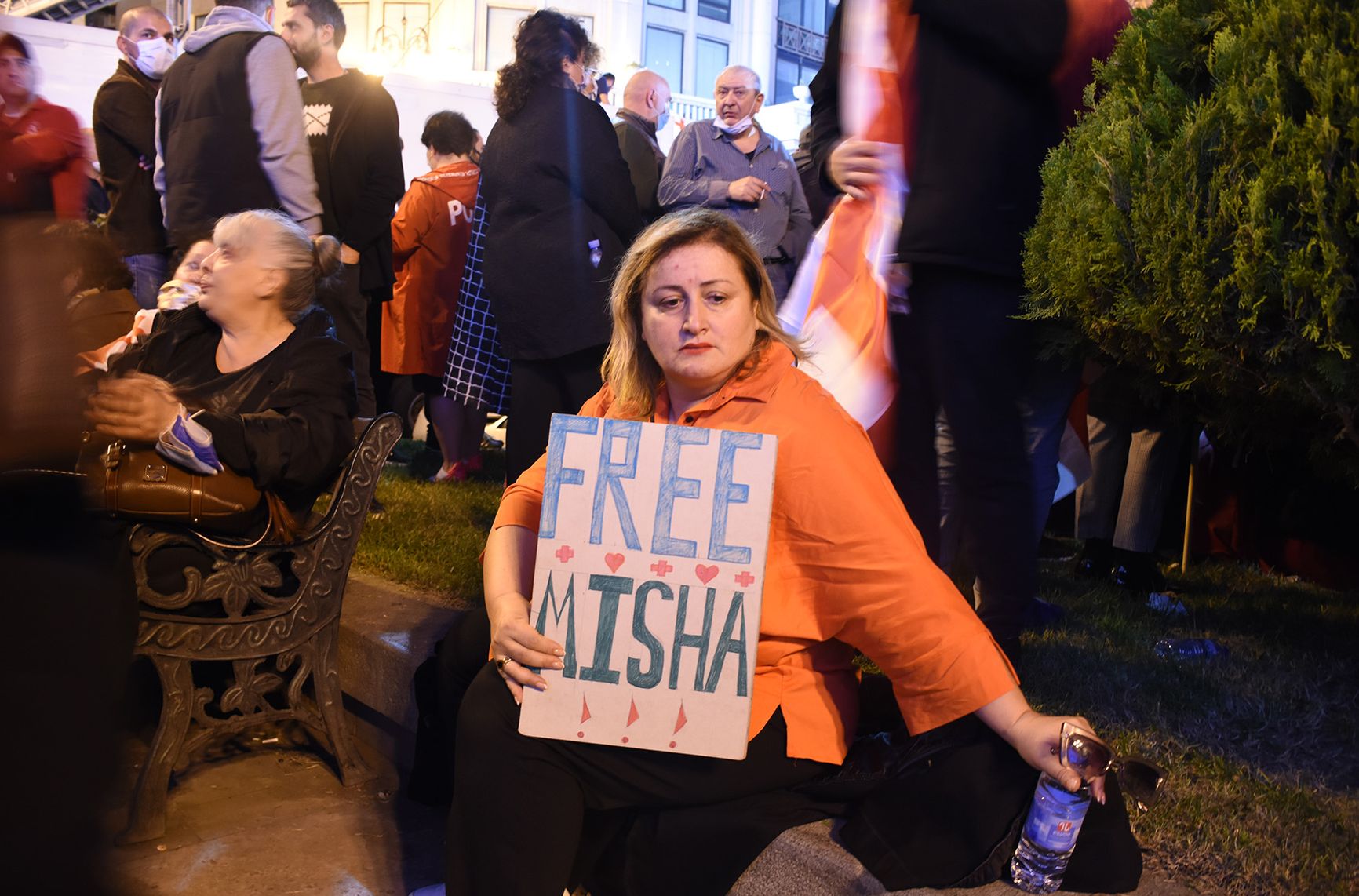 У Тбілісі десятки тисяч людей вийшли на вулиці з вимогою звільнити Михайла Саакашвілі