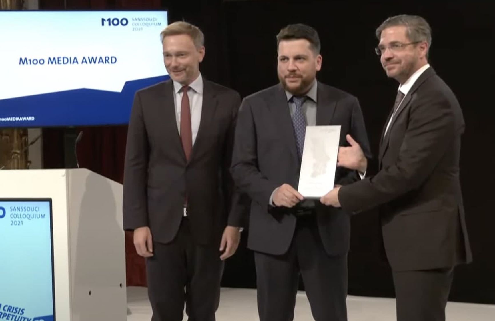 Навальний отримав німецьку премію в галузі засобів масової інформації за внесок в захист свободи слова. Раніше її присуджували «Лікарям без кордонів» і Charlie Hebdo