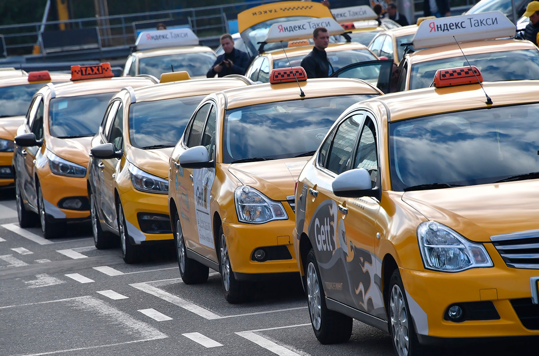 Тіньовий обіг в сфері таксі в Росії становить близько 800 млрд рублів - Громадська рада з розвитку таксі