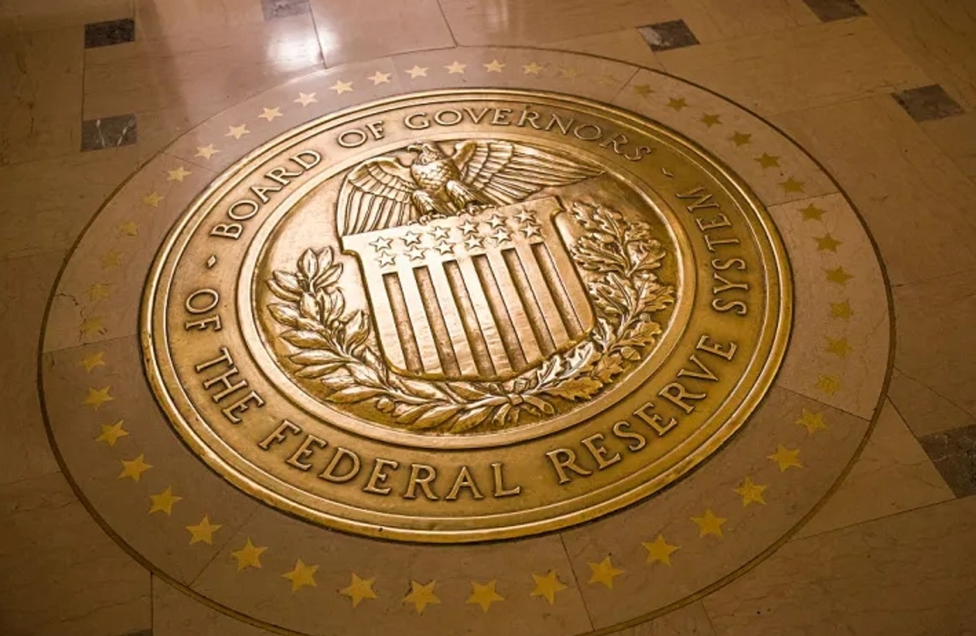 ФРС впервые за три года повысила ставку: до 0,25–0,50%
