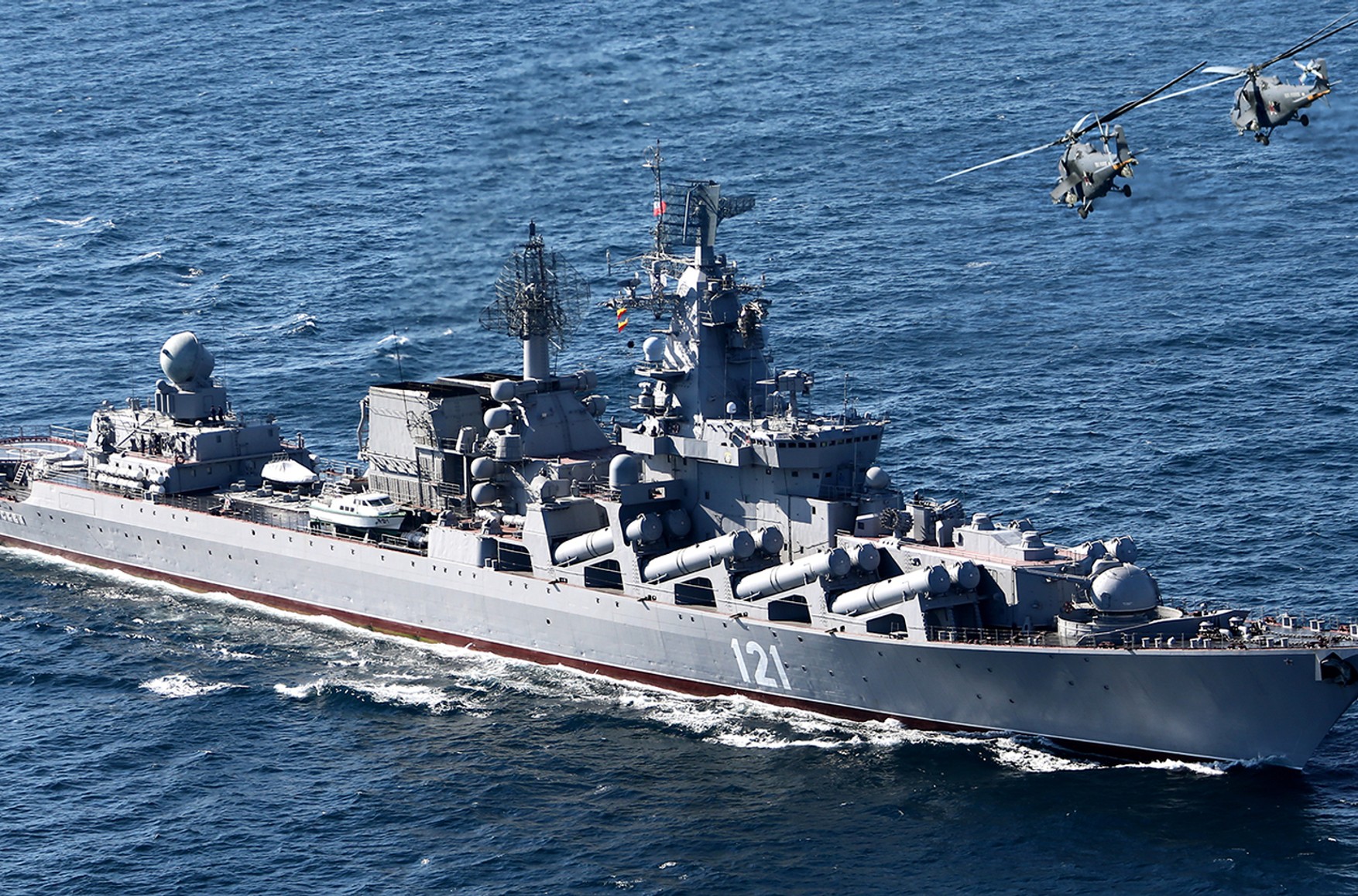 Погранслужба Украины: военные РФ не смогли эвакуировать команду крейсера «Москва» из-за шторма