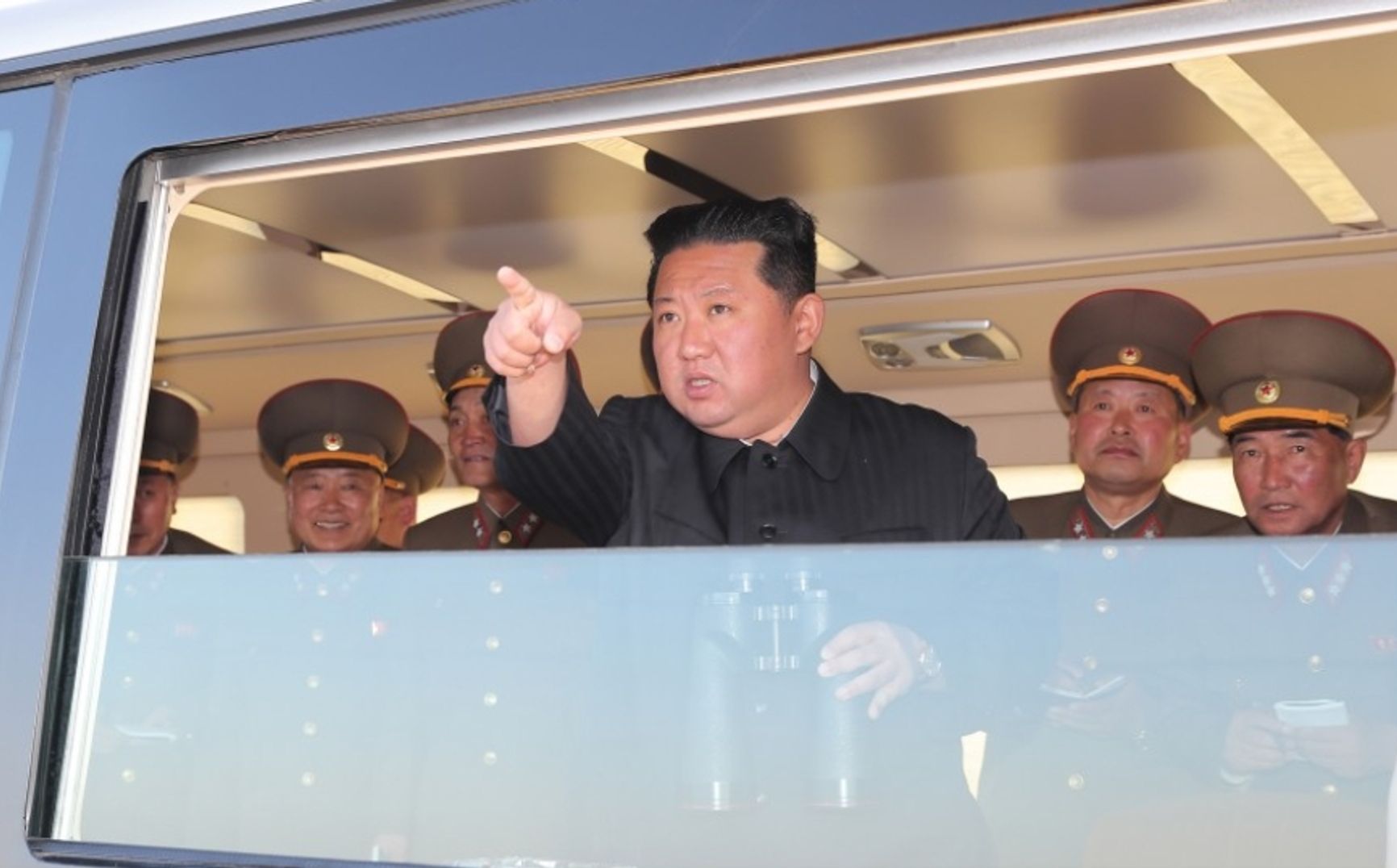 Лидер КНДР Ким Чен Ын принял участие в испытании тактической ракеты, способной нести ядерный заряд