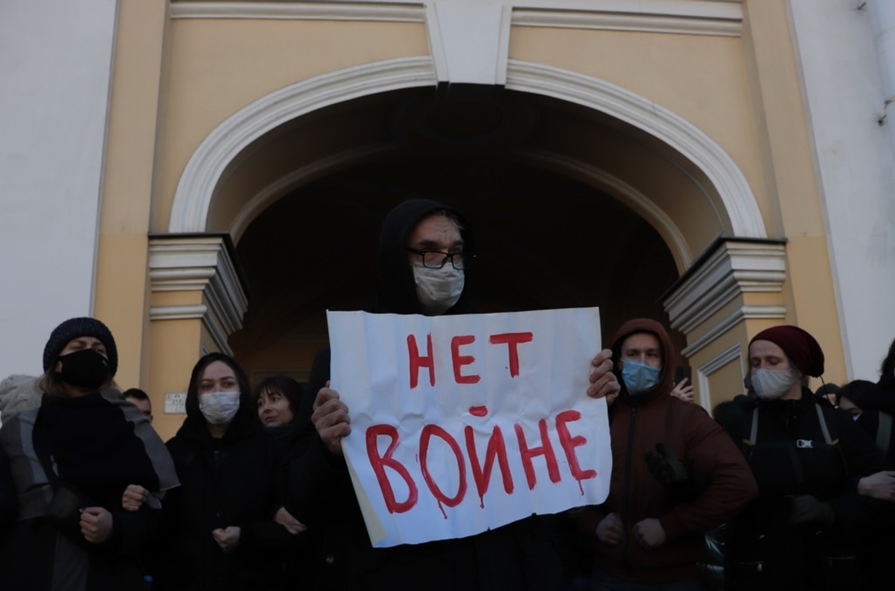 В России заведено 100 уголовных дел за антивоенные акции и высказывания